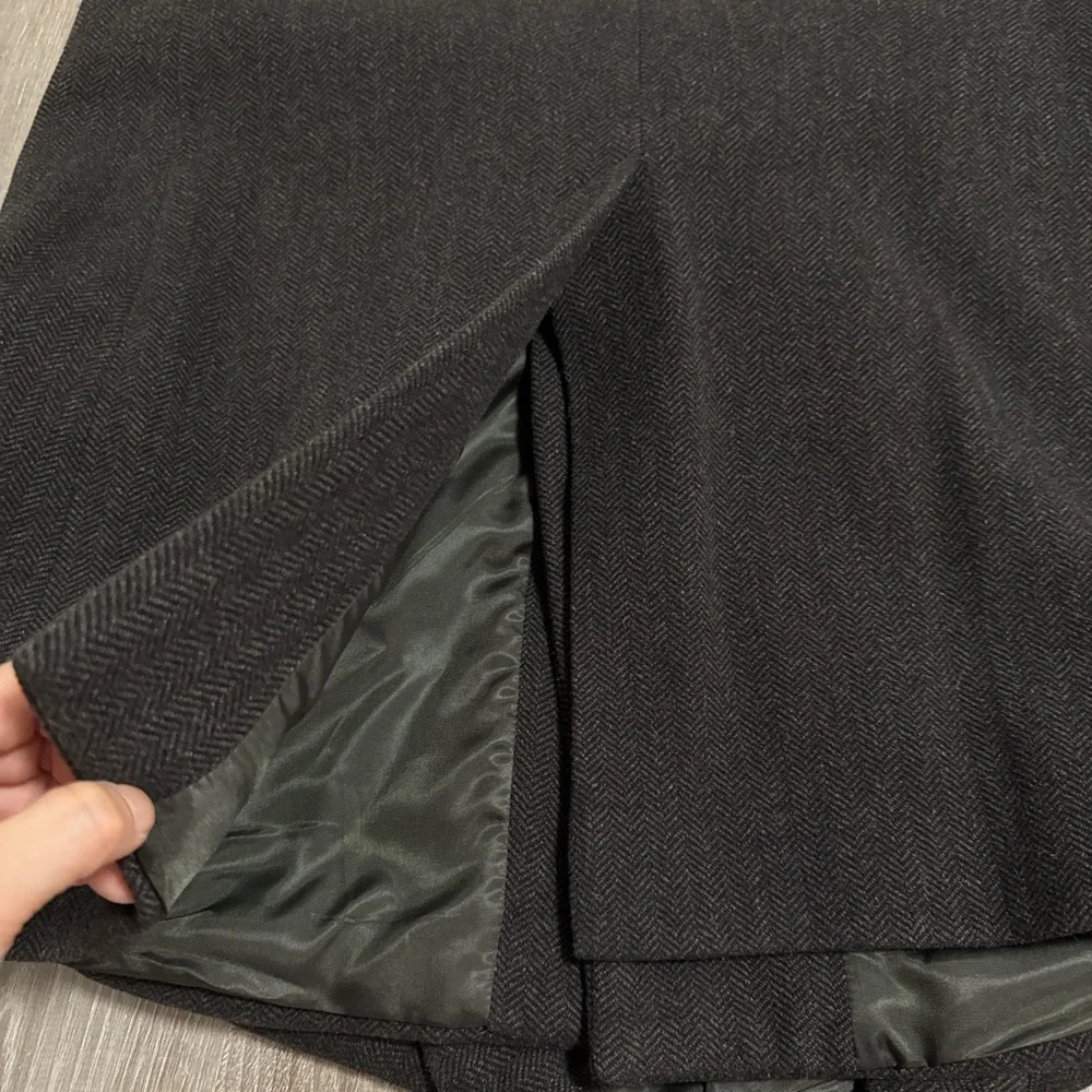 DKNY Wool Blend herringbone Brown Long Coat Size 42 Shoulder Pads Button Closure - Picture 11 of 15
